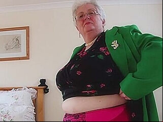 British Big Mature Grandma Playing With Herself - Caroline V